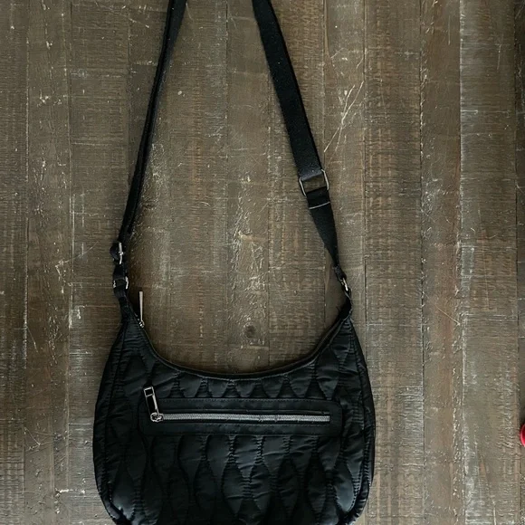 Black crossbody purse with adjustable strap - Picture 4 of 7